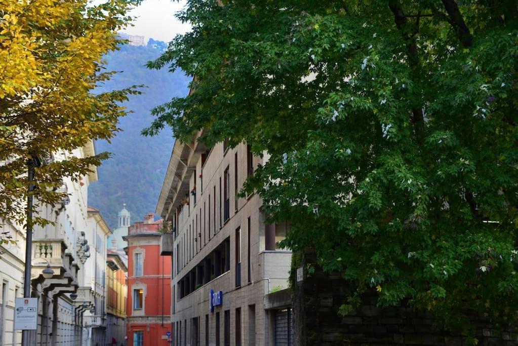 Trilocale Como Centro, Esclusivo 100 Mq Con 3 Balconi Eksteriør bilde